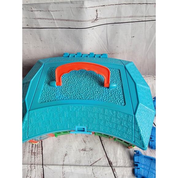 Thomas and friends Train Depot With 3 Blue Track Pieces - Picture 3 of 9